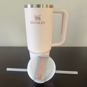 Stanley Quencher Flowstate Tumbler - 30oz. Rose quartz
